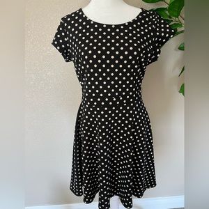 Gilli M scoop neck black with neutral polka dots dress